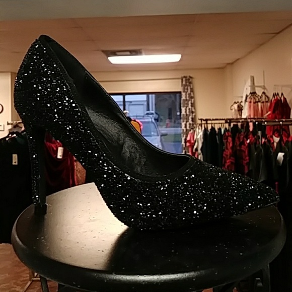 Black stiletto heels - Picture 2 of 4